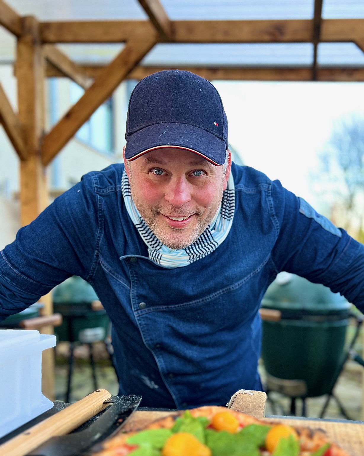 Swen Isenmann beim Grillen